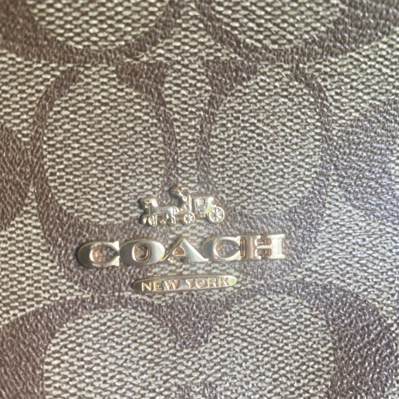 COPY - AUTHENITC COACH PURSE. - Picture 7 of 10